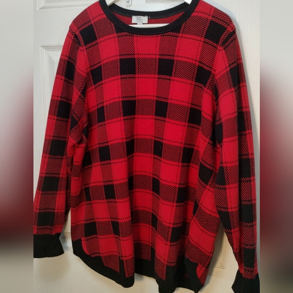 Plus Size Plaid Sweater - Picture 3 of 11